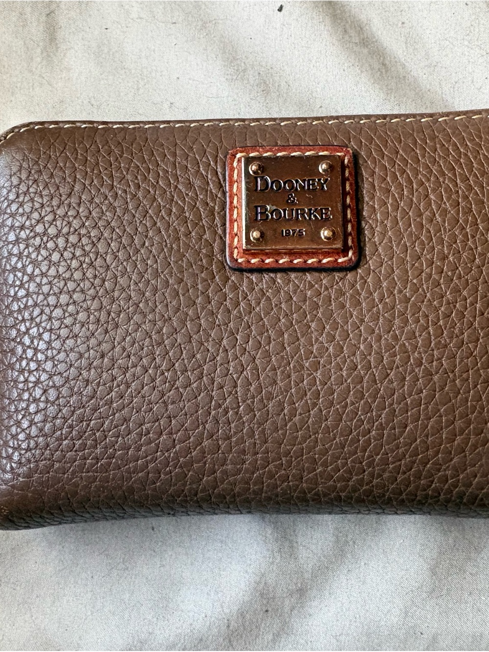 Dooney & Bourke 1975 zip leather wallet